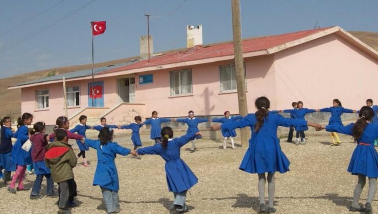 Türksat 2 bin 227 köy okulunu dijitale bağladı
