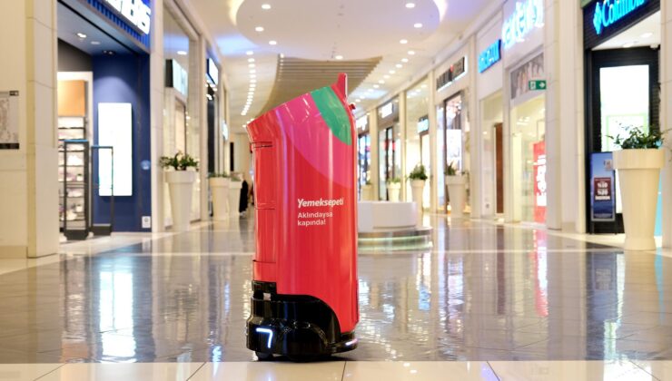 Yemeksepeti robotları AVM’de teslimata başladı