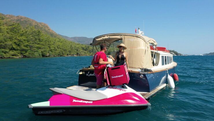 Yemeksepeti yaz aylarına özel jet ski ile sipariş teslimine başladı