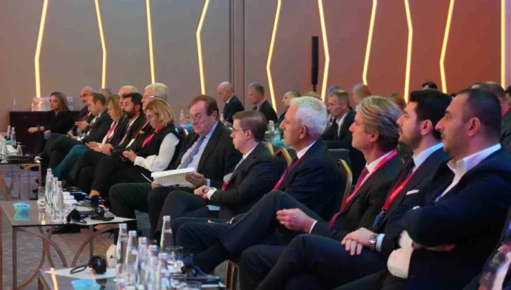 Bakan Bayraktar: Temiz enerjiye sahip olma konusunda kararlıyız