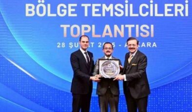 Turgut Konukoğlu bayrağı Ali Sabancı’dan devraldı