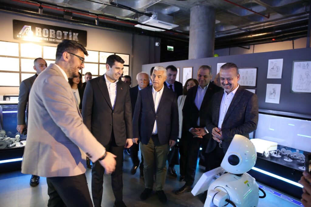 Akin robot
