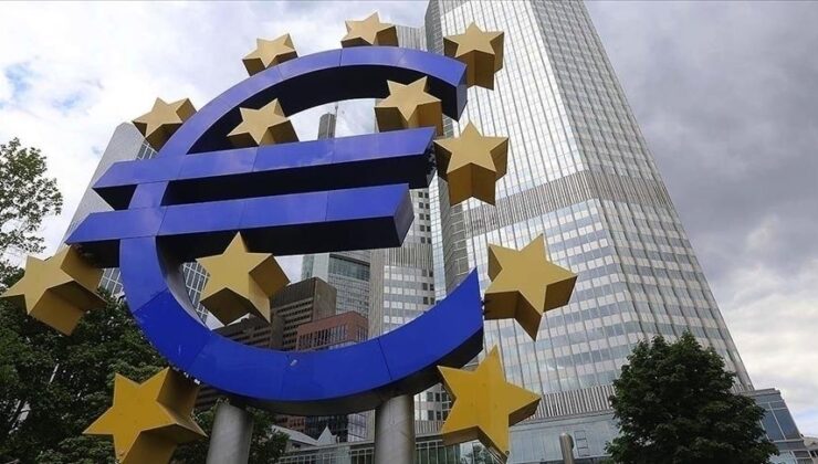 Euro bölgesi son çeyrekte yüzde 0,2 büyüdü