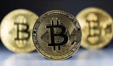 Bitcoin neden düştü? ABD tarifelerinin ardından altının ons fiyatı rekor yeniledi