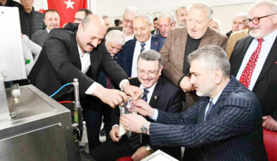 Bal üreticilerine arı yemi makinesi desteği