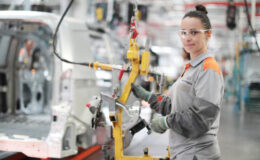 Otomotive kadın eli artık daha fazla değecek