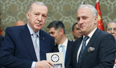 Yücel Koç yılın köşe yazarı seçildi