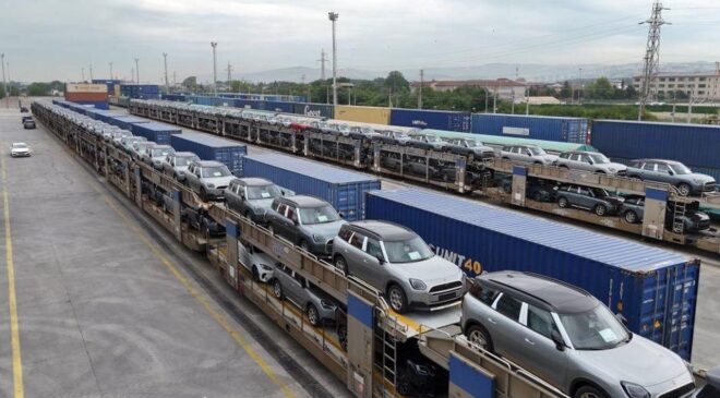 Marmaray ile otomobiller boğazı trenle geçti