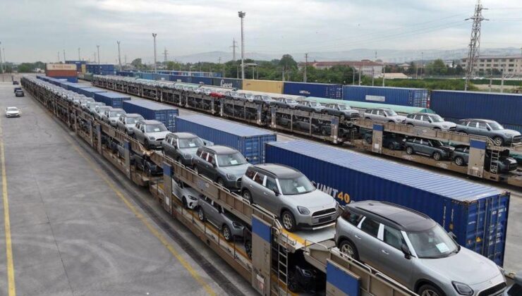 Marmaray ile otomobiller boğazı trenle geçti