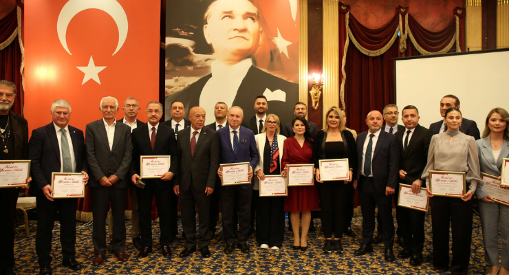 Dijitalleşme Ödülü Mehmet Önder’e verildi
