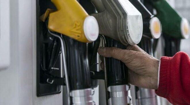 Benzin fiyatlarına büyük zam: Litre fiyatı bazı şehirlerde 50 TL’yi aşacak!