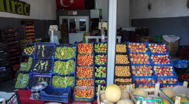 İstanbul’da meyve fiyatları uçtu: Kiraz 600 TL, Armut 200 TL!