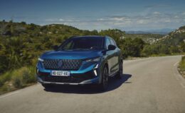 Renault Austral yeni tasarımı ve hibrit motoruyla Türkiye pazarında