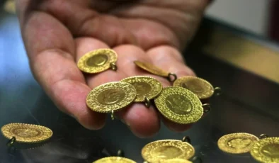 Altın fiyatlarındaki düşüş Fed Başkanı Powell’a yönelik belirsizlikle başladı