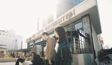 İstanbul Yeni Yüzyıl Üniversitesi Rektörü Prof. Dr. Yaşar Hacısalıhoğlu: Gençler kendi yolunu çizmeli