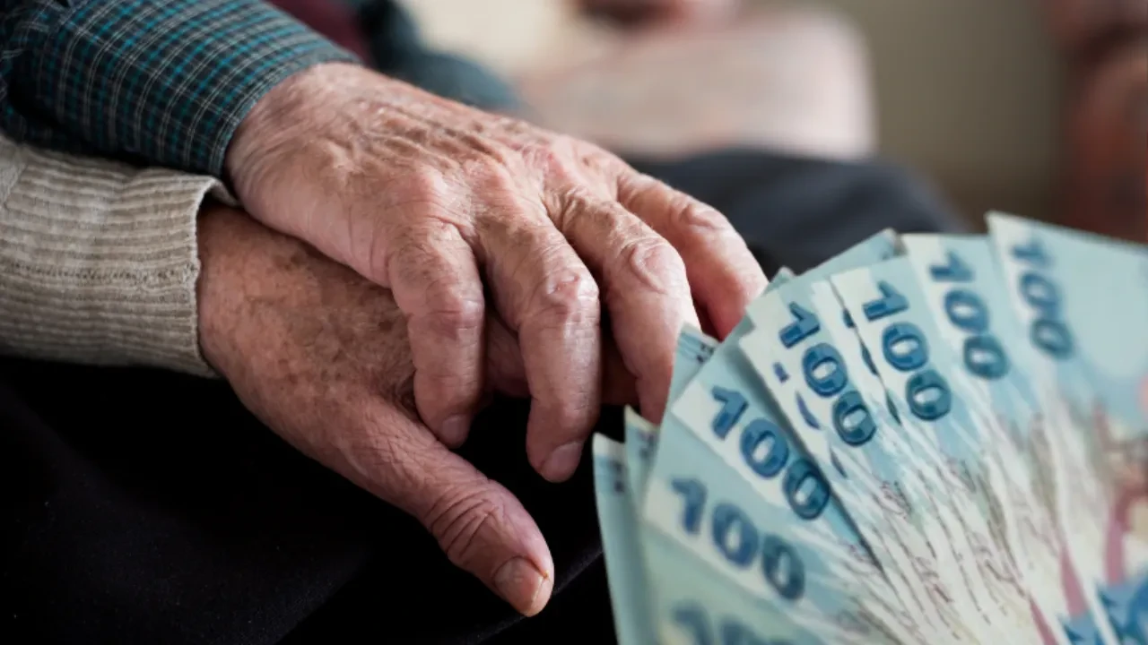 Emekliye en çok promosyon veren bankalar 2025 Ağustos güncel emekli maaş promosyonu garanti yapıkredi Albaraka, Şekerbank, Akbank, Garanti BBVA, Vakıfbank oranları