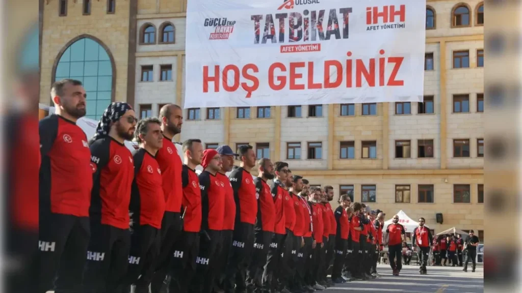 6,8'lik deprem senaryosuna İHH'dan tam not 3 ihh deprem tatbikatı