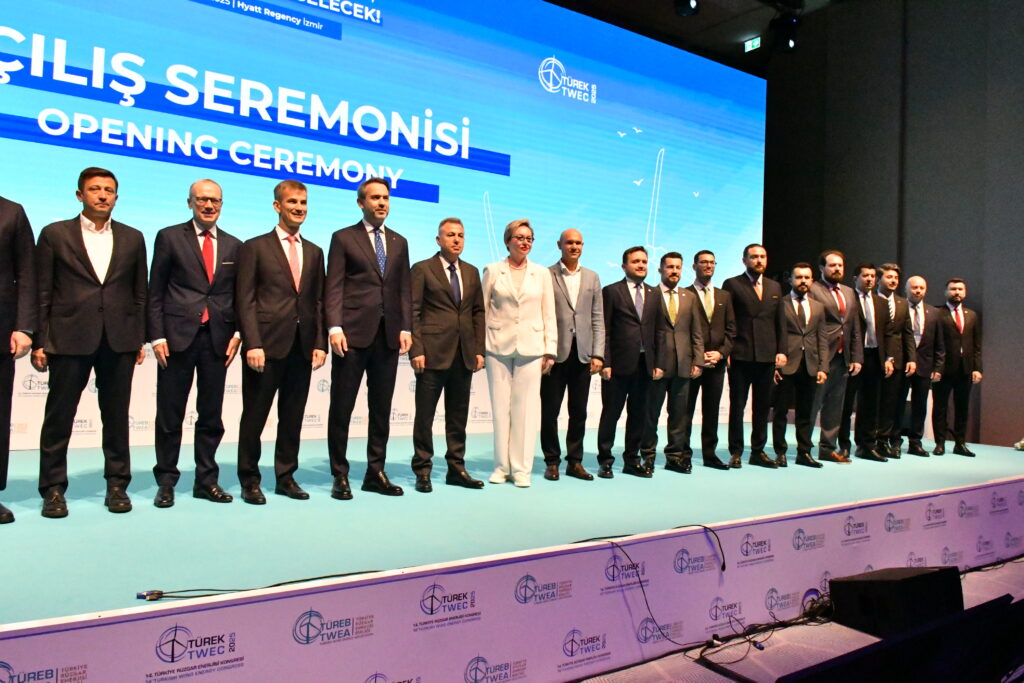 Rüzgar enerjisi sektörü İzmir'de buluştu 4 1757100432 IMG 4536