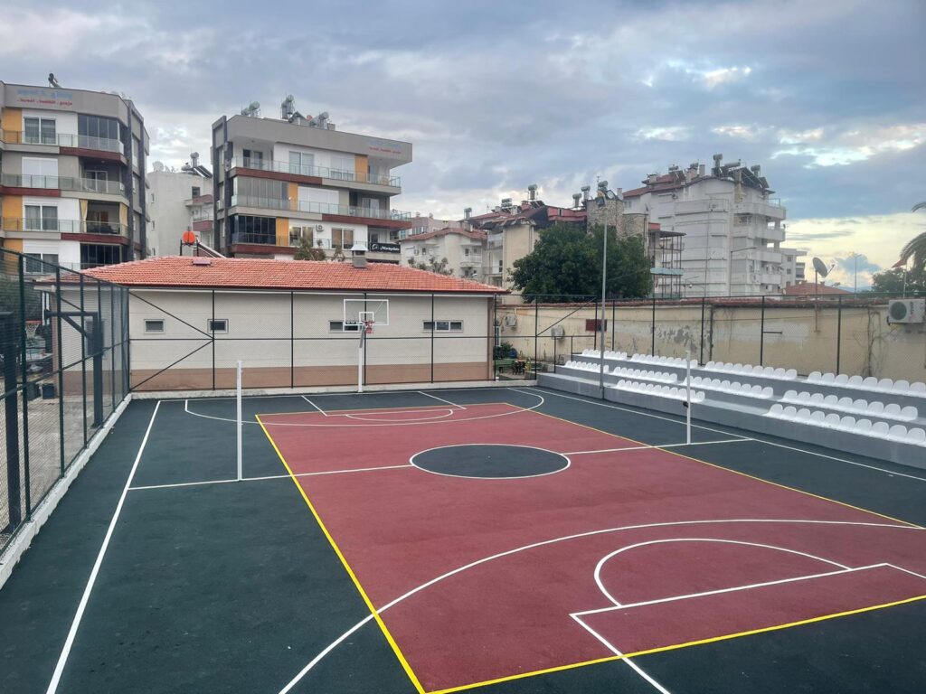 Yamantürk Vakfı'ndan eğitime dev katkı 4 1757322344 BASKETBOL SAHASI