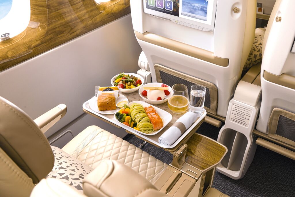 1757925623 Emirates premium economy gorsel