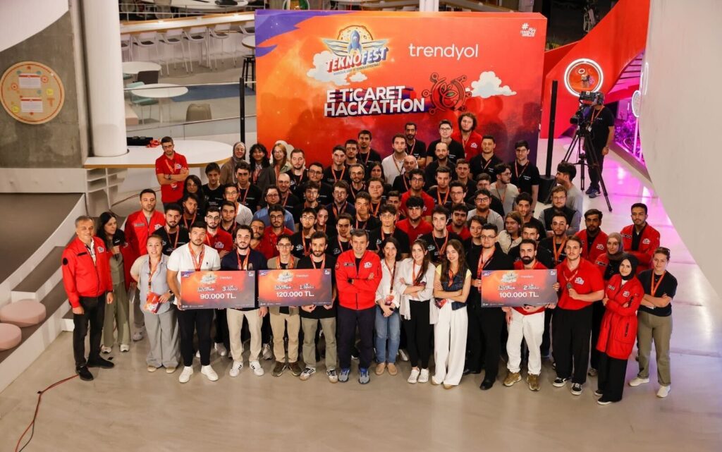 Selçuk Bayraktar, Trendyol TEKNOFEST ödül töreni'nde 3 1758009700 Trendyol Hackathon