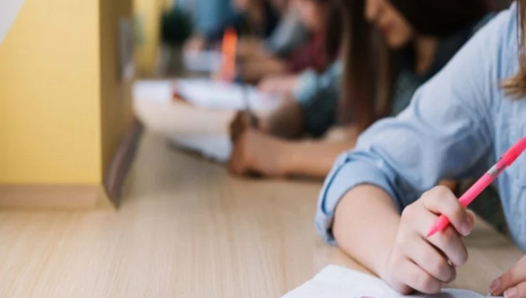 Öğrenciler sınav ve barınma belirsizliğinden şikayetçi