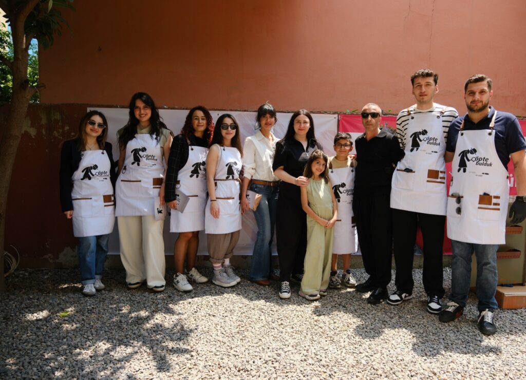 Gönüllülerle hayat bulan eşyalar bir ailenin yüzünü güldürdü 3 Copte Bulduk Kadin Calisan Gorseli 1