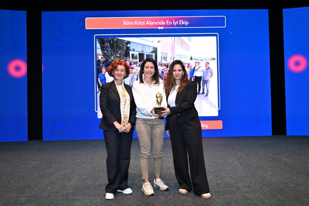 1760685703 The Hammers d l Gecesi