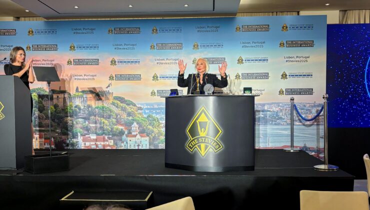 Nurten Öztürk, Altın Stevie ödülünün sahibi oldu