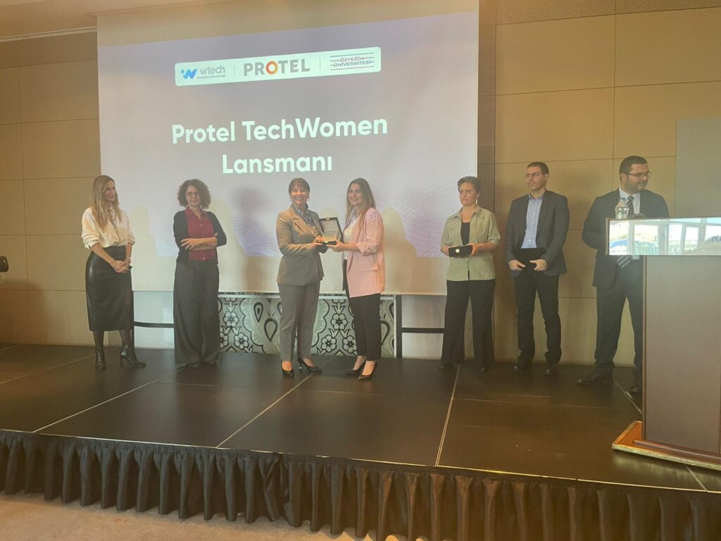 Teknolojide kadınlar sahnede ''Artık tren kaçmıyor biz içindeyiz'' 8 WhatsApp Image 2025 10 31 at 16.03.32 1