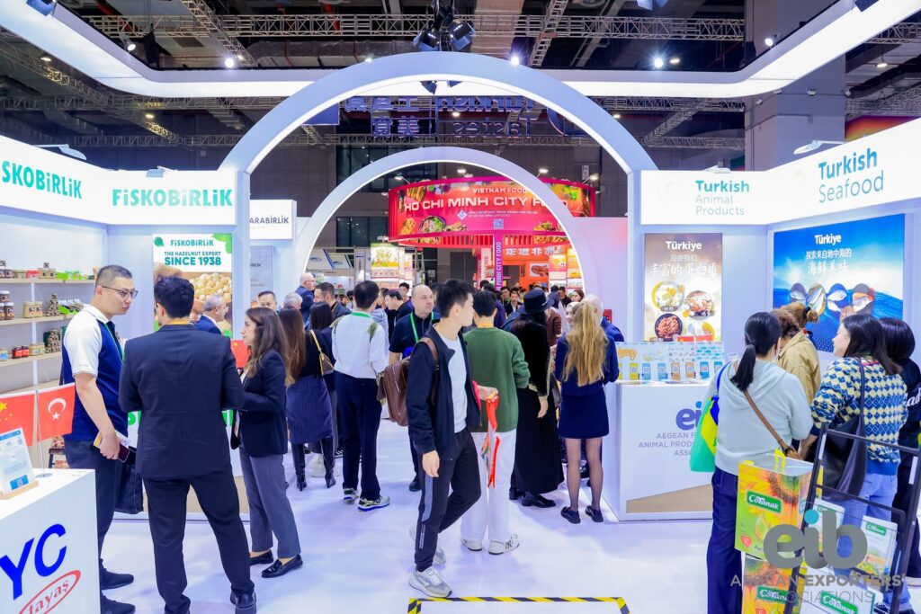 1763099707 2 1600 3000 gif 64