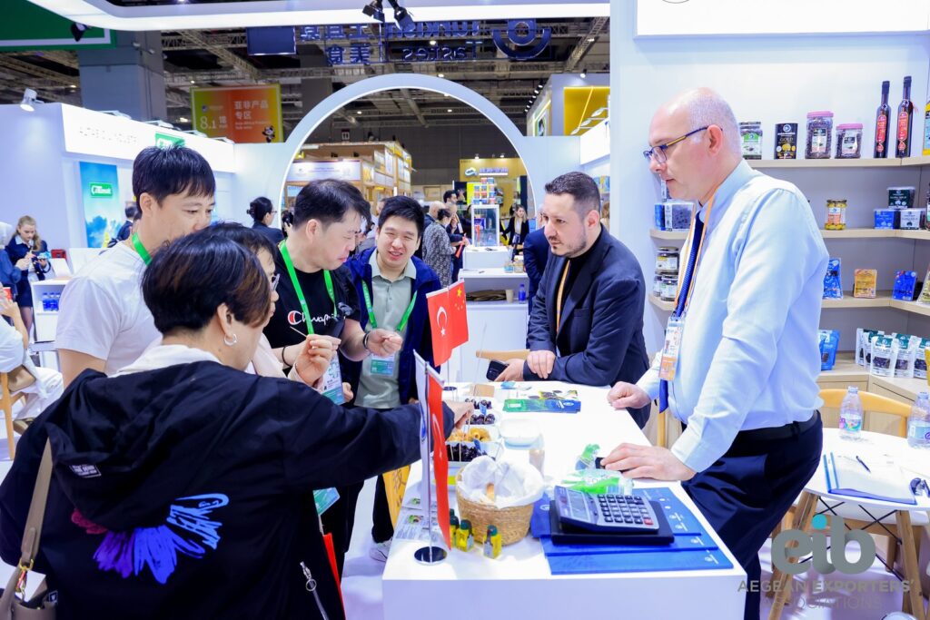 1763099709 2 1600 3000 gif 38