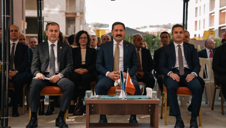 Deprem bölgesinde eğitim ve yaşam alanlarını yeniden inşa ediyor