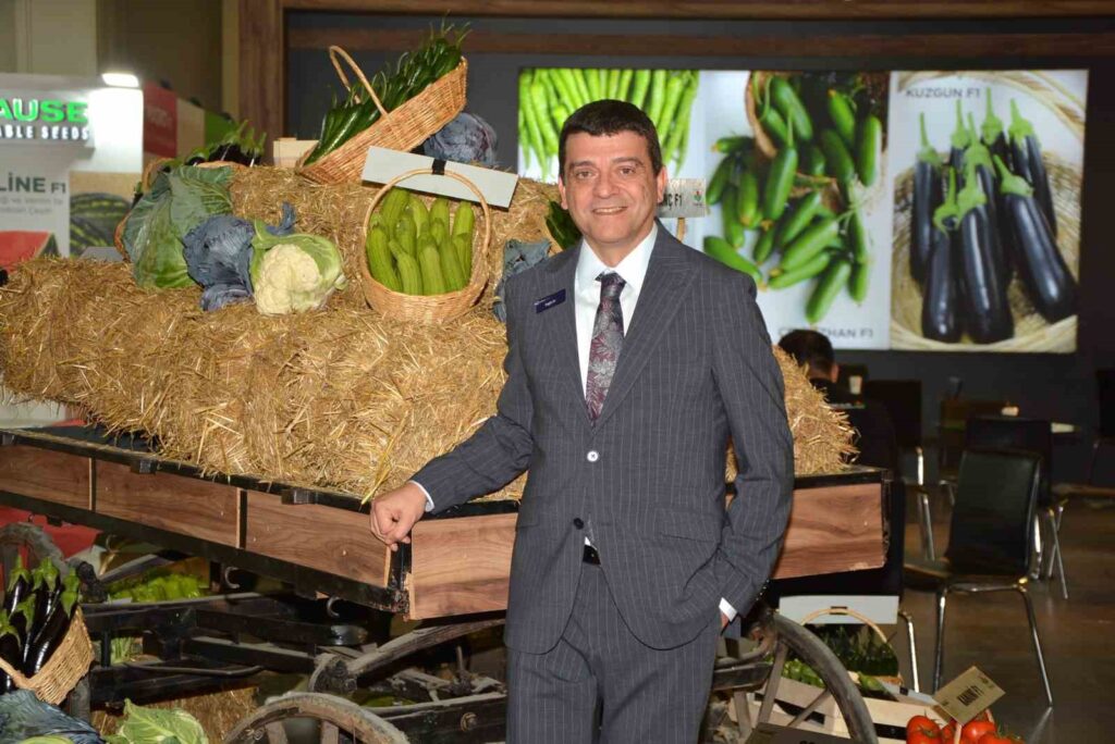 20251101aw570772 1 1