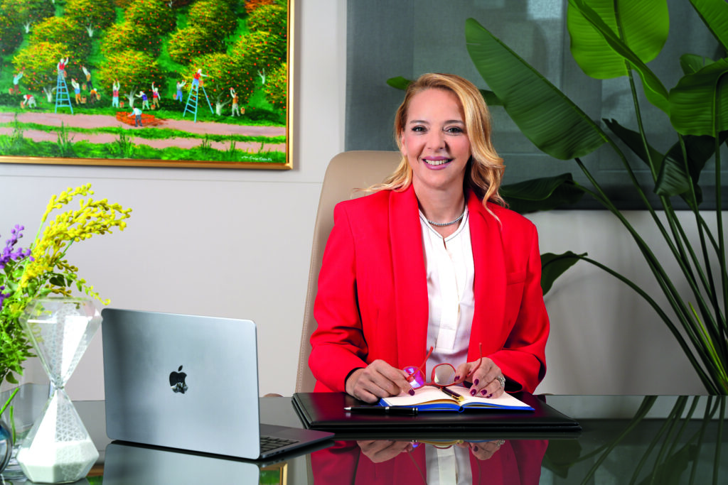 Köklerinden güç aldı tarımın reçetesini sağlıkla yazdı 3 HATI╠cCE O╠eZ KIRMIZI