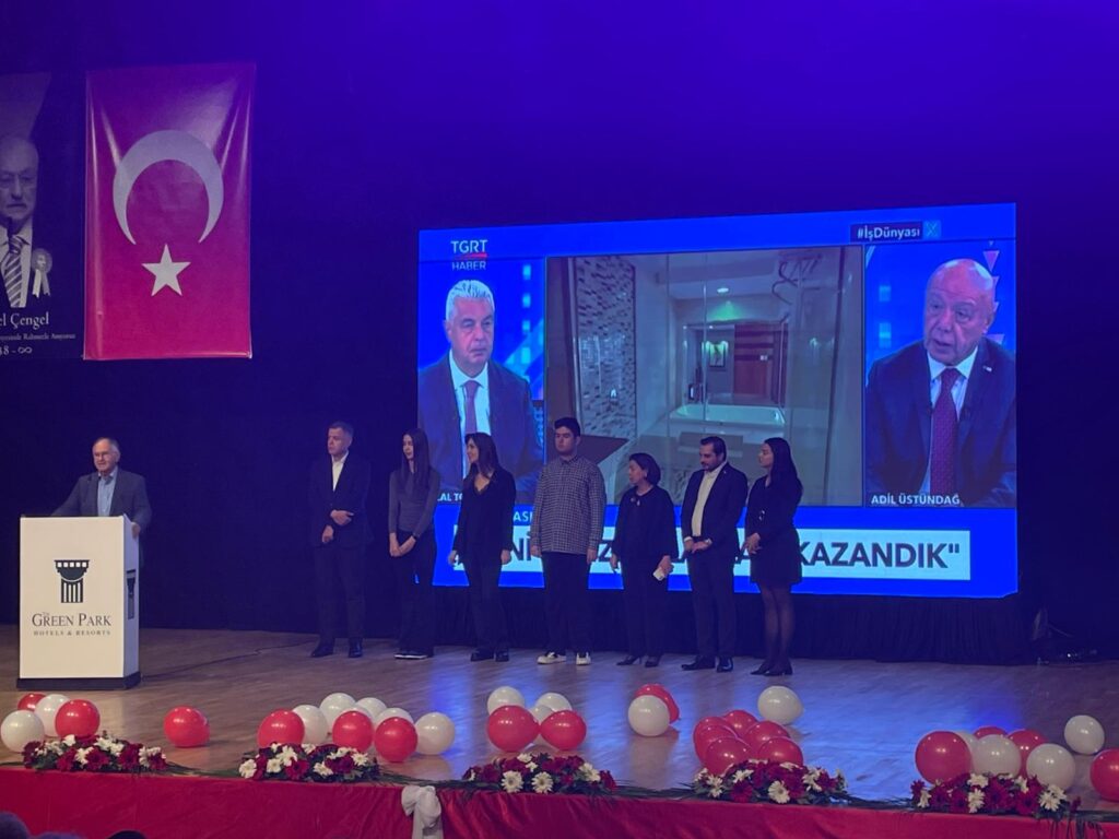 Adil Üstündağ’ın başarı hikayesi okuyucuyla buluştu 3 WhatsApp Image 2025 11 01 at 16.59.37