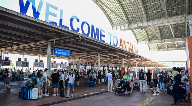 İngilizler Antalya’ya akın ediyor
