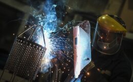 Sanayi üretiminde aylık düşüş, yıllık artış