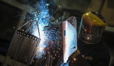 Sanayi üretiminde aylık düşüş, yıllık artış