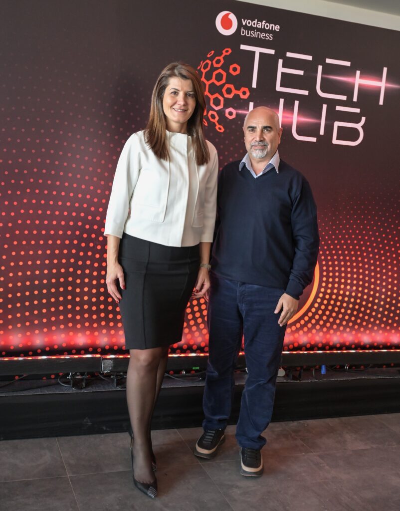 vodafone özlem kestioğlu ve gazeteci engin çağlar