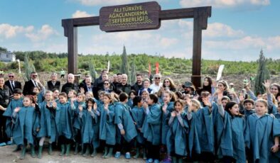 İzmir Buca’ya 310 bin fidan nefesi