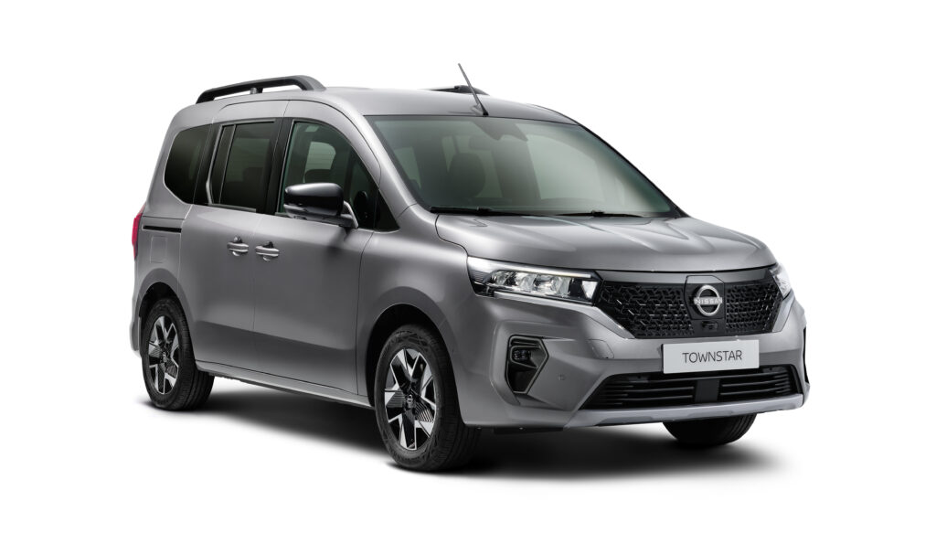 1764586532 885052a F275 22TDIEULHD TWR EV COMBIL1 001