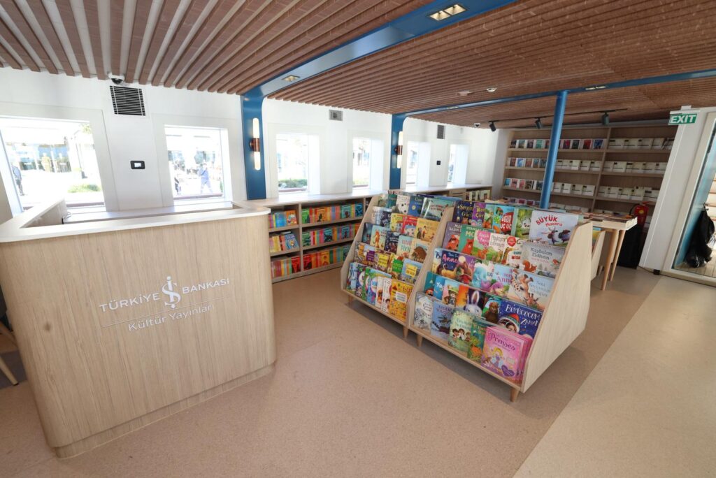 İş Bankası’ndan yüzen şube: İş Vapur hizmete girdi 4 1767015305 IsVapur4