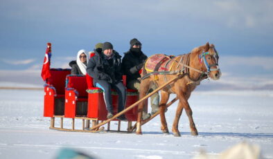 Çıldır Gölü’nde sezon açıldı