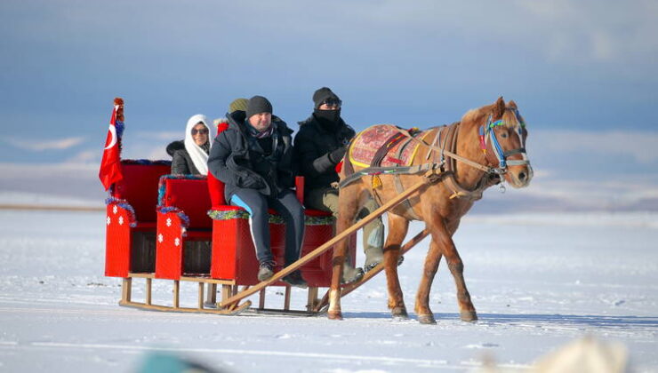 Çıldır Gölü’nde sezon açıldı