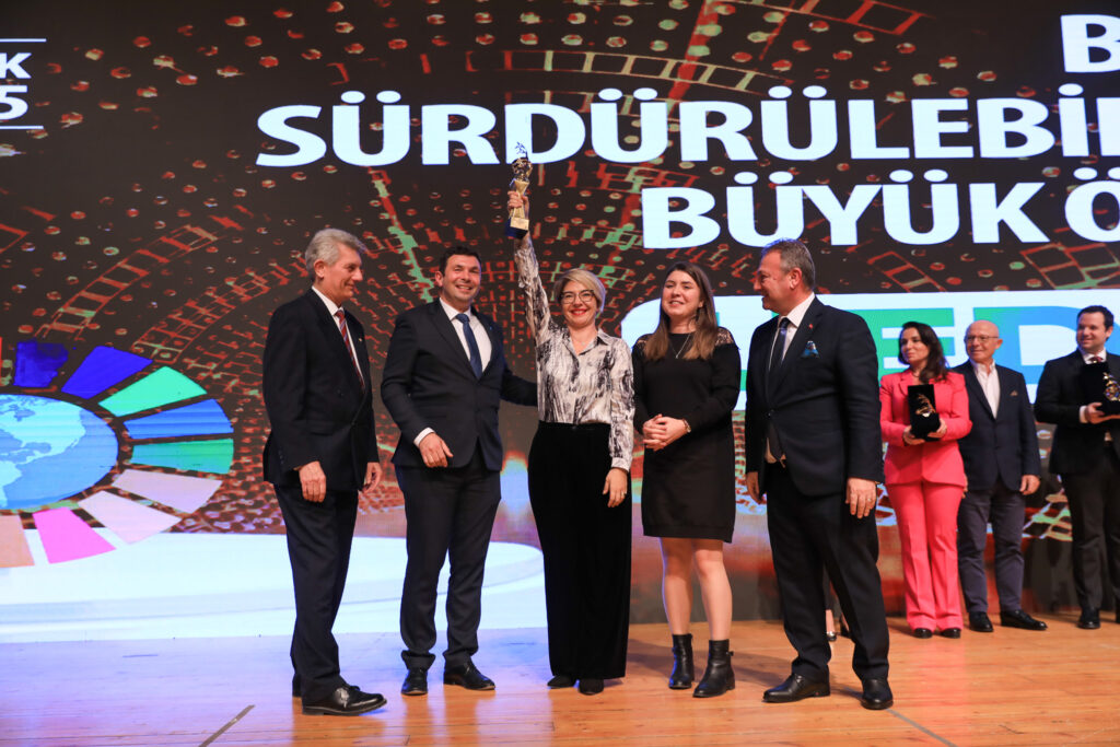 Kurumsal sürdürülebilirlik stratejisi ödüllendirildi 4 UEDAS SurdurulebilirlikOdulu Gorsel4