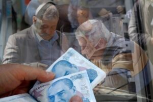 15 milyon emeklinin beklediği o büyük 1 ocak bilmecesi: Yılbaşı ikramiyesinde son durum ne? 5 emekli