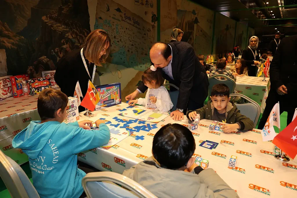 Konya’da sanat ve dayanışma rüzgarı: 17. Altın Dokunuşlar Festivali 4 movmrth3kcmcvqwsiz1cp9xjsgf4u1b6tcnuxfwo 1765789541 FDPbgZ