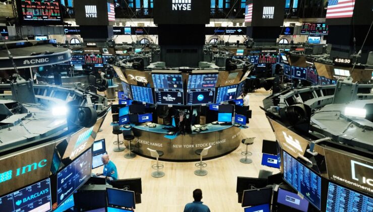 New York borsası FED tutanakları sonrası haftayı temkinli kapatıyor