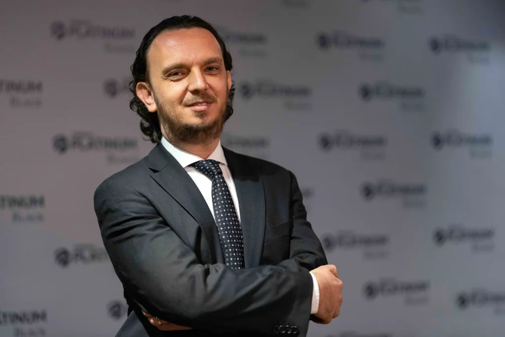 Karaca’nın ‘Küresel Şah’ hamlesi! Londra’dan başlayan global yolculuk 3 ömer barbaros yiş